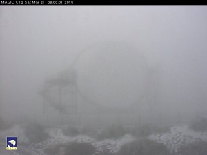 Die Webcam-Fotos vom Roque von Samstagmorgen zeigen es: Nebel wohin man schaut - hier am Magic-Telescop.