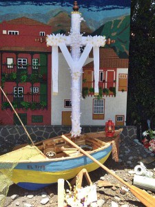 Fiestas de Mayo in Santa Cruz: Wettbewerbe im Kreuze-Schmücken und viele Events. Foto: Stadt