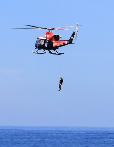 Der GES-Heli: Ist das ganze Jahr über am Flughafen von Santa Cruz de La Palma stationiert und immer einsatzbereit - heute war es zum Glück nur eine Übung. Foto: La Palma 24