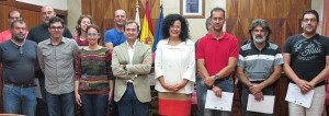 Maestros Compostadores: Inselumwelträtin Nieves Arroyo überreicht die ersten Diplome. Foto: Cabildo