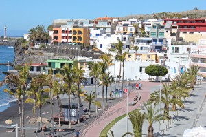 Ein Beispiel für den Individual-Tourismus ist Puerto Naos: Viele La Palma-Urlauber suchen sich ein Apartment im Badeort auf der Westseite von La Palma. Alternativ steht hier allerdings auch das Hotel Sol zur Verfügung. Foto: La Palma 24