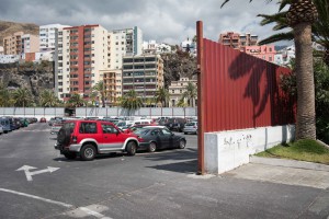 Parkplatz beim Hafen: Hier hat der Aufbau der Bühne für die Bajada begonnen. Foto: Santa Cruz de La Palma