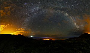 Sommernacht auf La Palma: Das war das Siegerbild von Giovanni Tessicini beim Astro-Foto-Wettbewerb 2013 im Bereich astronomische Landschaften auf La Palma.