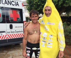 Ricardo & Ricardo: Der Freund des Diablos im Bananenkostüm sorgte unterwegs für heitere Momente, sodass Ricardo abgelenkt war und durchhielt.