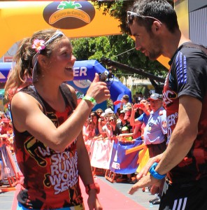 Star-Magnet Transvulcania: Die besten Bergläufer der Welt versammeln sich jedes Jahr auf La Palma - hier das Foto der beiden 2015-Sieger Emilie Forsberg und Luis Alberto Hernándo. Foto: La Palma 24