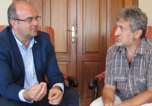 Gespräch über mehr Events auf La Palma bei der 3. Ausgabe von Starmus 2016: Festival-Direktor Garik Israelian (rechts) und Inselpräsident Anselmo Pestana. Foto: Cabildo