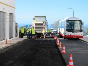 Belagsarbeiten: Die Inselverwaltung will noch 2015 mit der Sanierung von sechs großen Straßen auf der Insel sanieren. Foto: Cabildo
