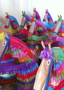 Tipp für Inselgäste: Die witzingen Caballos Fufos in Tazacorte scharren mit dem Hufen - am Montag galoppieren sie durchs Dorf. Foto: Tazacorte