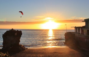 Gute Nachrichten vom Fliegen: Am SPC-Airport gab es sogar noch im früher schlechten September starke Zuwächse - und in Puerto Naos fliegen jetzt wieder die Gleitschirmpiloten ein. Foto: La Palma 24