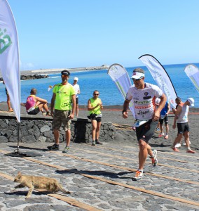 Der Transvulcania-Vertical: wird immer zwei Tage vor den Marathons am Strand von Tazacorte gestartet. Foto: La Palma 24