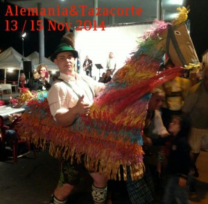 Deutsch-palmerische Freundschaft: Ein "Edelweisser" steckt im Caballo Fufo, einem der lustigen Pferde, die sonst im Rahmen der San Miguel-Fiesta auftreten. Foto: Asociacion Banana