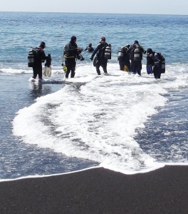 Los geht´s: Georg setzt bei Tauchgängen und Ausbildung auf Sicherheit. Foto: La Palma 24