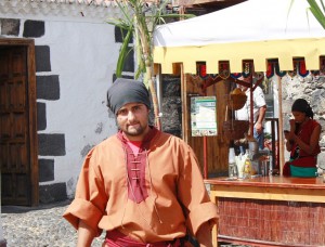 Mittelaltermarkt im Castillo: Die Standbetreiber sind passend gekleidet. Foto: Santa Cruz