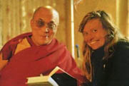 Der Dalai Lama und Susanne Aernecke: