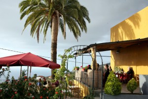 Biergarten der Cervezería Isla Verde auf La Palma: Blick auf den Atlantik. Foto: Gino