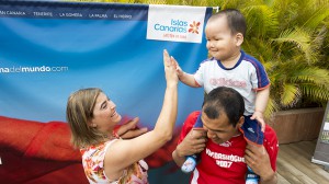 Give me five: Auf den Kanaren kann man das ganzjährig ohne wärmende Handschuhe machen, stellten die Inuit bei ihrem Besuch fest. Foto: Promotur Islas Canarias