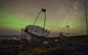 Die beiden MAGIC-Teles auf dem Roque: Gammastrahlendetektive erforschen die Geschichte des Universums. Pressefoto IAC