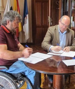 Abkommen zur Förderung von körperbehinderten auf La Palma: Inselpräsident Anselmo Pestana und ADFILPA-Vorsitzender Miguel Ángel Rodríguez. Foto: Cabildo
