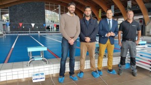 Schwimmbad im Sportzentrum Baltavida in Breña Baja: Thermomatten auf dem Wasser. Foto: Gemeinde