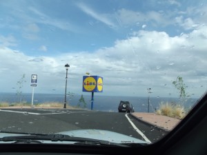 Lidl-Mast in Brena Alta im Osten von La Palma: Demnächst könnte ein solcher auch in Los Llanos errichtet werden - die Stadt signalisiert jetzt schon die Bereitschaft, den Bauantrag des Discounters positiv zu bescheiden. Foto: La Palma 24