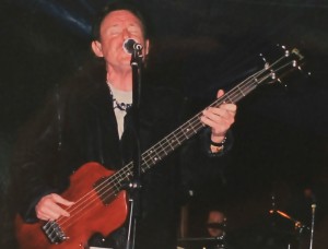 Ein historischer Moment: Jack Bruce und sein Sohn Corin (Bild hinten am Schlagzeug) beim ersten gemeinsamen öffentlichen Auftritt im Rahmen des Rettet-die-Playa-Nueva-Konzerts 2004. Foto: Archiv Susi