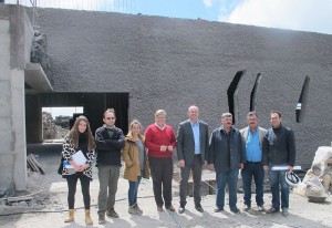 Besuch an der Cueva de las Palomas: Inselpräsident Anselmo Pestana, Los Llanos Bürgermeisterin Noelia Garcia und andere Experten besichtigten den Stand der Arbeiten am Besucherzentrum. Foto: Cabildo