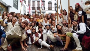 Día del Corsario: junge Freibeuter erobern Santa Cruz und sorgen für Unterhaltung. Foto: Piratentag-Organisation