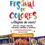 Shoppen und Unterhaltung: Farbfestival in Los LLanos.