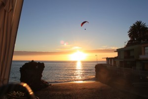 sunset-puerto-naos-paraglider