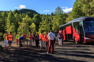 Busservice: Von den Treffpunkten in Puerto Naos, Los Cancajos und Fuencaliente werden die Teilnehmer zu den Wanderungen gebracht. Foto: Wanderfestival-Organisation