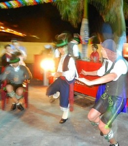 TodoMit der Herbstmesse in Tazacorte fing alles an: Die Trachtengruppe Edelweisser aus Bischofshofen und die Palmeros verstanden sich hervorragend und tauschten Gamsbart-Hut gegen