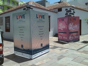 Los Llanos: Werbung fürs Isla Bonita Love Festival. 
