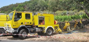 BRIF-Bodentruppen: Begleitet von den beiden BRIF-Helis, den Bomberos von La Palma sowie Experten vom Medio Ambiente und der Caldera-Verwaltung wurde eine Löschübung durchgeführt. Foto: Cabildo