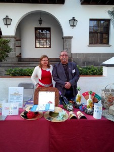 Besay-Präsident Carlos Díaz am Info-Stand vorm Rathaus in Los Llanos: