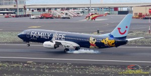 Volltreffer: Carlos hat seine beiden liebsten Motive auf einem Bild vereinigt - einen bunt bemalten Flieger und rauchende Reifen bei der Landung. Foto: Carlos Díaz La Palma Spotting