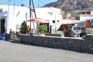 Derzeit einzige Erfrischungsmöglichkeit: Biergärtchen des Nachbarschaftsvereins von El Remo. Foto: La Palma 24 