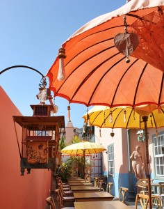 Die Caféteria des El Sitio: lauschige Terrasse mit historischem China-Touch. Foto: La Palma 24