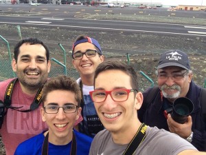 Unos de los "cazadores de los aviónes"Einige der Jäger der Jets am Airport SPC: Die Mitglieder von Spotting La Palma schießen ausgezeichnete Fotos.