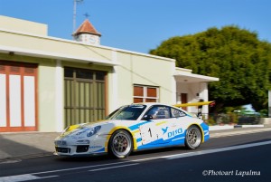 Rallye de Senderos La Palma 2016: schwere Boliden heizten durch die Gassen um die Westmetropole Los Llanos. Foto: Michael Stumpf