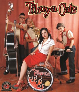 Tihuya Cats (izquierda al derecha): Manolo Lee Villalba, Ralf Honking Martens, Martina Tequila Martens y al frente Rachel San Blas alias Kelly Cat.