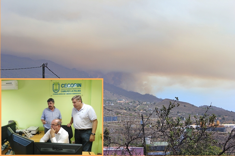 Blick von El Paso hinauf nach Las Manchas-Jedey: Bereits gegen 16 Uhr zieht dichter Rauch alle Blicke auf sich. Fahrten auf der LP-2 in den Süden von La Palma sind inzwischen nicht mehr möglich, die Hauptstraße wurde gesperrt, damit die Löscharbeiten nicht behindert werden. Foto: La Palma 24