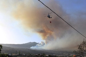 Donnerstagamorgen, 4. August 2016, gegen 7.30 Uhr: Bei Tageslicht sieht man genau, wie weit sich das Feuer in der Nacht in nördlicher Richtung weitergefressen hat. Foto: La Palma 24