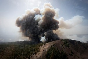 Waldbrand La Palma am Freitag: Im Süden ist immer noch starke Rauchentwicklung sichtbar. Foto: Gobierno de Canarias