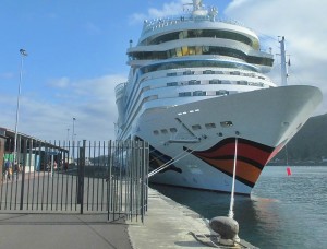 Kreuzfahrtschiffe im Hafen von Santa Cruz de La Palma: Im Winter 2016/17 keine Seltenheit... Foto: La Palma 24