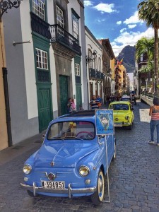 Die Seicentos: vor fast 60 Jahren lief der Prototyp des Seat 600 in Spanien vom Band, und auf La Palma gibt es einen Liebhaber, die ein paar dieser Schätzchen am Leben erhalten. Foto: Amigos Seat 600 La Palma