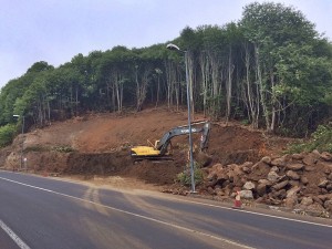Neuer Asphalt, Sicherungsmauern und Dränagen: Jedes Jahr wird das Straßennetz auf La Palma instand gesetzt. Foto: Cabildo