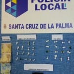 Entdeckt während einer Autokontrolle: Päcken mit Drogen. Foto: Policía Local