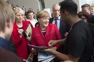 Angela Merkel wird ständig von Journalisten belagert: Im Osterurlaub auf La Gomera erholte sie sich davon und machte keine Pressetermine. Pressefoto Bundesregierung/Bergmann