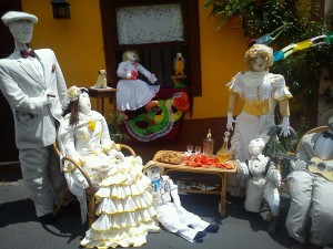 Mayos: Die Puppen in Lebensgröße bevölkern die Gassen von Santa Cruz de La Palma. Foto: Montserrat Alejandre