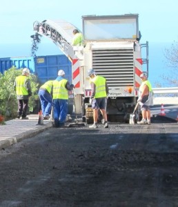 Dilemma Straßenbau ja, aber Asphaltproduktion nein: Nun soll ein provisorisches Werk aufgestellt werden.